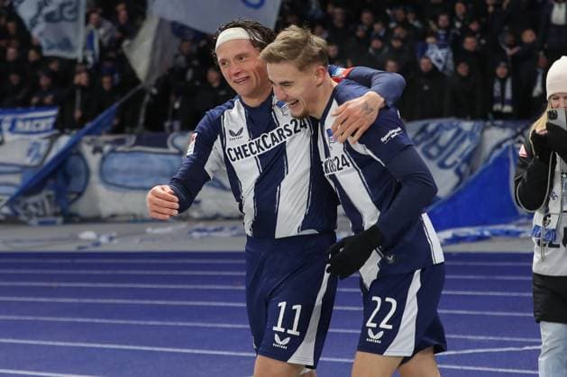 21 11 2025, xtgx, Fussball 2 Bundesliga, Hertha BSC Berlin Eintracht Braunschweig emspor, v l Fabian Reese Hertha, 11 , Marten Winkler Hertha, 22 Jubel, Torjubel, jubelt ueber das Tor, celebrate the goal, celebration DFL DFB REGULATIONS PROHIBIT ANY USE OF PHOTOGRAPHS as IMAGE SEQUENCES and or QUASI VIDEO Berlin