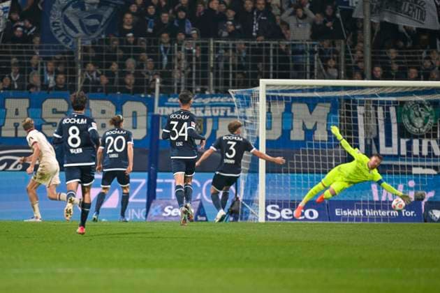 Vincent Vermeij Dresden 9 scores the goal to 0 2 21 11 2025 Soccer VfL Bochum vs SG Dynamo Dresden, Vonovia Ruhrstadion, Bochum, DFB DFL REGULATIONS PROHIBIT ANY USE OF PHOTOGRAPHS AS IMAGE SEQUENCES AND OR QUASI VIDEO Copyright: xpepphotox xHorstxMauelshagenx pep00321, pep_20251121_hm_204308