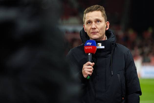 Niko Bungert Sports Director FSV Mainz 05 , FSV Mainz 05 vs TSG Hoffenheim, Football, 1 Bundesliga, 11 Matchday, Season 2025 2026, 21 11 2025 DFB regulations prohibit any use of photographs as image sequences and or quasi video FSV Mainz 05 vs TSG Hoffenheim, Football, 1 Bundesliga, 11 Matchday, Season 2025 2026, 21 11 2025 Copyright: xEibner-Pressefoto AlexanderxNeisx EP_ANS