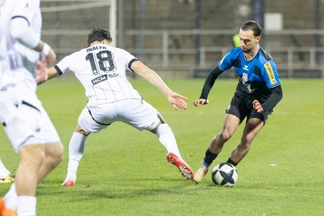 Regionalliga Südwest FSV Frankfurt SV Sandhausen, 21 11 2025 Berk Inaler SV Sandhausen 18 fighting for the ball, FSV Frankfurt SV Sandhausen, Frankfurt, PSD Bank Arena, 21 11 2025 Copyright: xBEAUTIFULxSPORTS Gawlikx