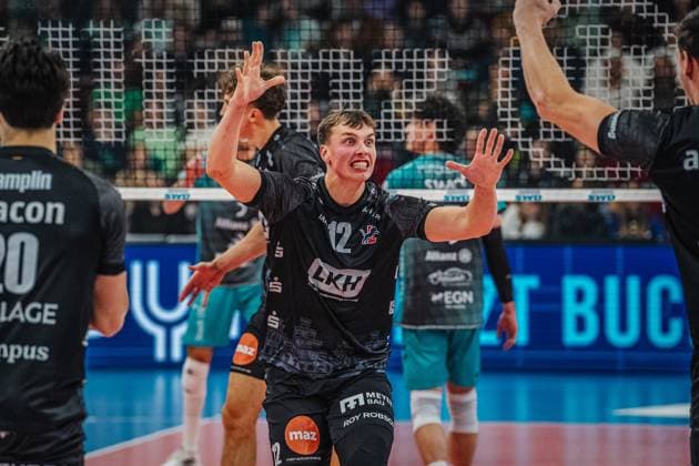 Volleyball mens season 2025 2026 Volleyball Bundesliga main round SWD powervolleys Düren vs SVG Lüneburg 21 11 2025 Santeri Välimaa 12 SVG Lüneburg cheers