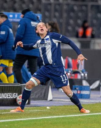 Soccer, Men, Season 2025 2026, 2 Bundesliga 13 Matchday , Hertha BSC Eintracht Braunschweig, Fabian Reese Hertha BSC , Cheering after the final whistle, 21 11 2025, Copyright: xSebastianxRäppold MatthiasxKochx