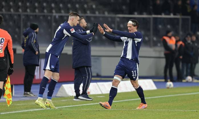Substitution Sebastian Grönning, Substitution Fabian Reese Sport Football Soccer DFL 2 Bundesliga Men 13 Matchday Season 2025 2026 21 11 2025 Hertha BSC Berlin vs Eintracht Braunschweig BTSV DFL regulations prohibit any use of photographs as image sequences and or quasi video