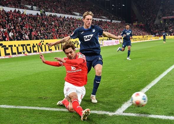 21 11 2025, xhbx, Soccer 1 Bundesliga, FSV Mainz 05 TSG Hoffenheim v l Kaishu Sano FSV Mainz 05 , Wouter Burger TSG 1899 Hoffenheim DFL DFB REGULATIONS PROHIBIT ANY USE OF PHOTOGRAPHS as IMAGE SEQUENCES and or QUASI VIDEO Mainz