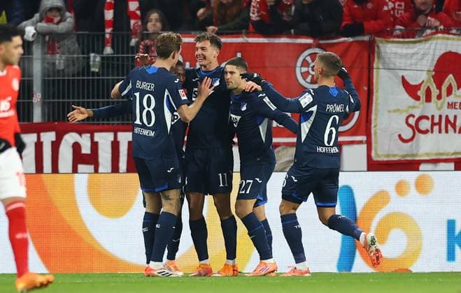 21 11 2025, Soccer Bundesliga, 1 FSV Mainz 05 TSG 1899 Hoffenheim, emonline, emspor, v l , Goal celebration, celebrate the goal DFL DFB REGULATIONS PROHIBIT ANY USE OF PHOTOGRAPHS AS IMAGE SEQUENCES AND OR QUASI VIDEO xdcx Copyright: HMBxMedia Claus
