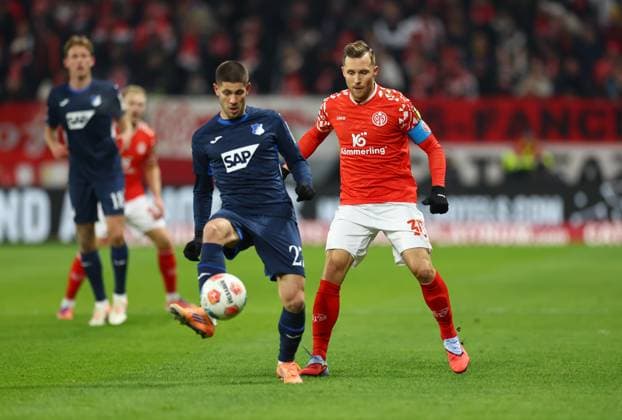 21 11 2025, Soccer Bundesliga, 1 FSV Mainz 05 TSG 1899 Hoffenheim, emonline, emspor, v l , Andrej Kramaric TSG 1899 Hoffenheim , Silvan Widmer FSV Mainz 05 DFL DFB REGULATIONS PROHIBIT ANY USE OF PHOTOGRAPHS AS IMAGE SEQUENCES AND OR QUASI VIDEO xdcx Copyright: HMBxMedia Claus