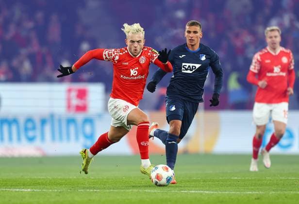 21 11 2025, Soccer Bundesliga, 1 FSV Mainz 05 TSG 1899 Hoffenheim, emonline, emspor, v l , Benedict Hollerbach FSV Mainz 05 , Grischa Prömel TSG 1899 Hoffenheim DFL DFB REGULATIONS PROHIBIT ANY USE OF PHOTOGRAPHS AS IMAGE SEQUENCES AND OR QUASI VIDEO xdcx Copyright: HMBxMedia Claus