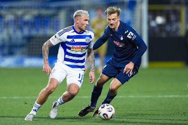 21 11 2025, xydrx, Football, 3 Liga, TSG 1899 Hoffenheim II MSV Duisburg, Season 2025 2026, Dietmar Hopp Stadion Maximilian Dittgen MSV Duisburg 11 in duel against Yannick Luehrs TSG 1899 Hoffenheim II 49 DFB regulations prohibit any use of photographs as image sequences and or quasi video Nordrhein Westfahlen Germany