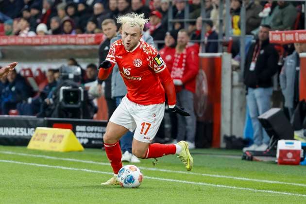 Benedict Hollerbach 1 FSV Mainz, 17 on the ball , Germany, Football, 1 Bundesliga, Matchday 11, 2025 2026, 1 FSV Mainz vs TSG 1899 Hoffenheim, 21 11 2025, Mewa Arena, Mainz, Germany Mainz Mewa Arena Rheinland Pfalz Germany Copyright: xGrantxHubbsx