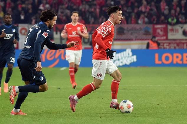 21 11 2025, xhbx, Soccer 1 Bundesliga, FSV Mainz 05 TSG Hoffenheim v l Leon Avdullahu TSG 1899 Hoffenheim , Paul Nebel FSV Mainz 05 DFL DFB REGULATIONS PROHIBIT ANY USE OF PHOTOGRAPHS as IMAGE SEQUENCES and or QUASI VIDEO Mainz
