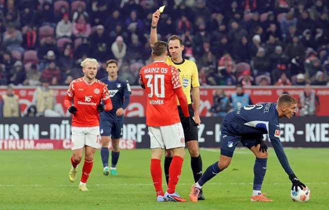 Mainz, Germany 21 November 2025 1 BL 2025 2026 FSV Mainz 05 vs TSG 1899 Hoffenheim In the picture Referee Sascha Stegemann shows Silvan Widmer Mainz the yellow card DFL regulations prohibit any use of photographs as image sequences and or quasi video Mewa Arena Rheinland Pfalz Copyright: xFotostandx xRacochax