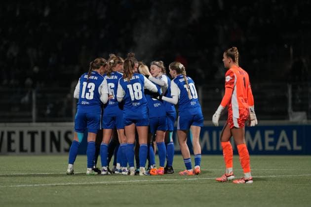 Womens Westfalen Pokal 2025 2026 FC Schalke 04 Borussia Dortmund Schalke cheer after Mandy Islacker gives S04 a 2-1 lead, 9 with Laura van der Laan BVB, 1 Gelsenkirchen Parkstadion NRW Germany