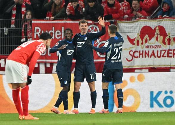 Soccer Bundesliga Season 2025 2026 Mewa Arena Mainz 21 11 2025 1 FSV Mainz 05 mz TSG Hoffenheim hof Fisnik ASLLANI TSG 1899 Hoffenheim , mi, scored the 1 0 DFL REGULATIONS PROHIBIT ANY USE OF PHOTOGRAPHS AS IMAGE SEQUENCES AND OR QUASI VIDEO EDITORIAL USE ONLY NATIONAL AND INTERNATIONAL NEWS AGENCIES OUT Soccer Bundesliga 1 FSV Mainz 05
