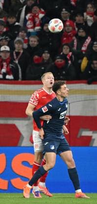 Soccer Bundesliga Season 2025 2026 Mewa Arena Mainz 21 11 2025 1 FSV Mainz 05 mz TSG Hoffenheim hof Andreas HANCHE OLSEN 1 FSV Mainz 05 , li Fisnik ASLLANI TSG 1899 Hoffenheim DFL REGULATIONS PROHIBIT ANY USE OF PHOTOGRAPHS AS IMAGE SEQUENCES AND OR QUASI VIDEO EDITORIAL USE ONLY NATIONAL AND INTERNATIONAL NEWS AGENCIES OUT Soccer Bundesliga 1 FSV Mainz 05