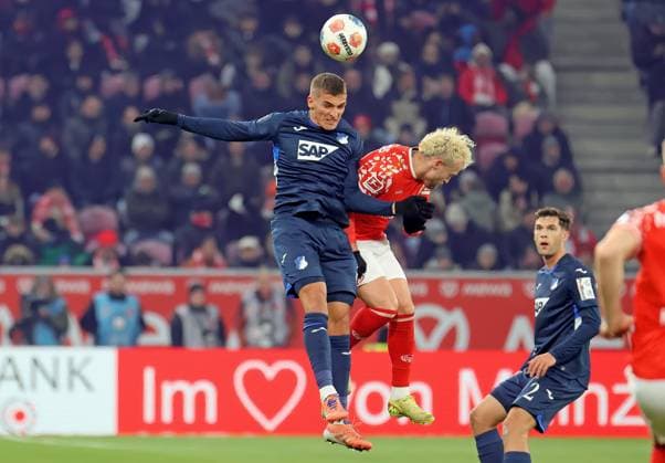 Mainz, Germany 21 November 2025 1 BL 2025 2026 FSV Mainz 05 vs TSG 1899 Hoffenheim In picture from left in duel Grischa Prömel Proemel Hoffenheim vs Benedikt Hollerbach Mainz DFL regulations prohibit any use of photographs as image sequences and or quasi video Mewa Arena Rheinland Pfalz Copyright: xFotostandx xRacochax