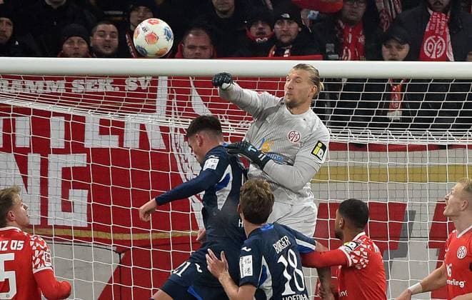 21 11 2025, xhbx, Soccer 1 Bundesliga, FSV Mainz 05 TSG Hoffenheim v l Robin Zentner FSV Mainz 05 DFL DFB REGULATIONS PROHIBIT ANY USE OF PHOTOGRAPHS as IMAGE SEQUENCES and or QUASI VIDEO Mainz