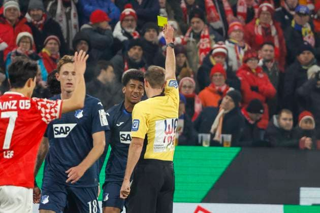 Bernardo TSG Hoffenheim, 13 gets the yellow card from referee Sascha Stegemann , Germany, Soccer, 1 Bundesliga, Matchday 11, 2025 2026, 1 FSV Mainz vs TSG 1899 Hoffenheim, 21 11 2025, Mewa Arena, Mainz, Germany Mainz Mewa Arena Rheinland Pfalz Germany Copyright: xGrantxHubbsx