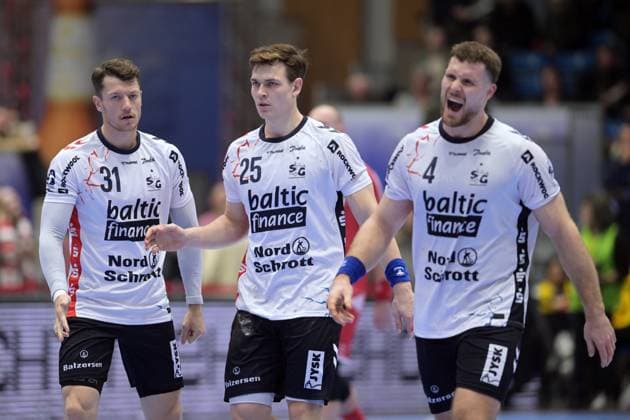 Cheers, joy for Emil Manfeldt Jakobsen SG Flensburg Handewitt 31 , Lukas Lindhard Joergensen SG Flensburg Handewitt 25 , Johannes Golla SG Flensburg Handewitt 4 L R , GER, MT Melsungen SG Flensburg Handewitt, Handball, 1 Bundesliga, 13 Matchday, Season 2025 2026, 21 11 2025, GER, MT Melsungen SG Flensburg Handewitt, Handball, 1 Bundesliga, 13 Matchday, Season 2025 2026, 21 11 2025 Kassel Copyright: xEibner-Pressefotox xRolandxSippex EP_RSL