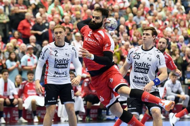 Ruben Marchan MT Melsungen 2 on throw Simon Pytlick SG Flensburg Handewitt 2 , Lukas Lindhard Joergensen SG Flensburg Handewitt 25 R , GER, MT Melsungen SG Flensburg Handewitt, Handball, 1 Bundesliga, 13 Matchday, Season 2025 2026, 21 11 2025, GER, MT Melsungen SG Flensburg Handewitt, Handball, 1 Bundesliga, 13 Matchday, Season 2025 2026, 21 11 2025 Kassel Copyright: xEibner-Pressefotox xRolandxSippex EP_RSL