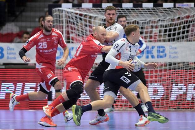 Simon Pytlick SG Flensburg Handewitt 2 on the ball Arnar Freyr Arnarsson MT Melsungen 21 M Johannes Golla SG Flensburg Handewitt 4 , Olle Forsell Schefvert MT Melsungen 25 L , GER, MT Melsungen SG Flensburg Handewitt, Handball, 1 Bundesliga, 13 Matchday, Season 2025 2026, 21 11 2025, GER, MT Melsungen SG Flensburg Handewitt, Handball, 1 Bundesliga, 13 Matchday, Season 2025 2026, 21 11 2025 Kassel Copyright: xEibner-Pressefotox xRolandxSippex EP_RSL