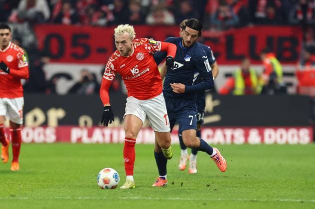 21 11 2025, Soccer Bundesliga, 1 FSV Mainz 05 TSG 1899 Hoffenheim, emonline, emspor, v l , Benedict Hollerbach FSV Mainz 05 , Leon Avdullahu TSG 1899 Hoffenheim DFL DFB REGULATIONS PROHIBIT ANY USE OF PHOTOGRAPHS AS IMAGE SEQUENCES AND OR QUASI VIDEO xdcx Copyright: HMBxMedia Claus