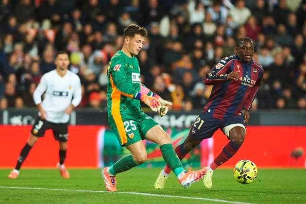 Julen Aguirrezabala Valencia CF during the LaLiga EA Sports match between Valencia CF and Levante UD at Estadio de Mestalla on December 21, 2025 in Valencia, Spain Photo by Maria Jose Segovia DeFodi Images