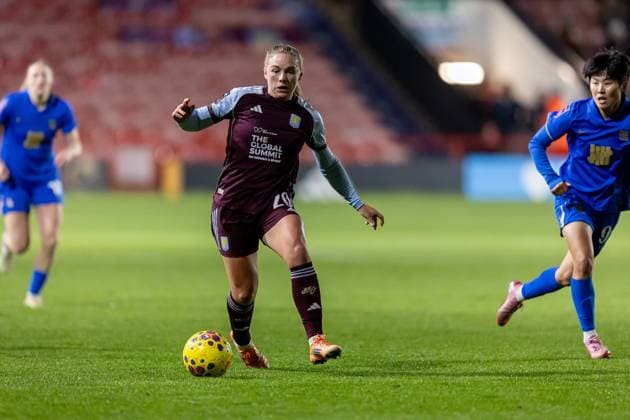 Aston Villa Women v Birmingham City Women Subway Women s League Cup 21 11 2025. Aston Villa Women midfielder Kirsty Hanson (20) runs forward with ball during the Subway Women s League Cup match between Aston Villa Women and Birmingham City Women at the Banks s Stadium, Walsall, England on 21 November 2025. Editorial use only DataCo restrictions apply See www.football-dataco.com , Copyright: xManjitxNarotrax PSI-23233-0039