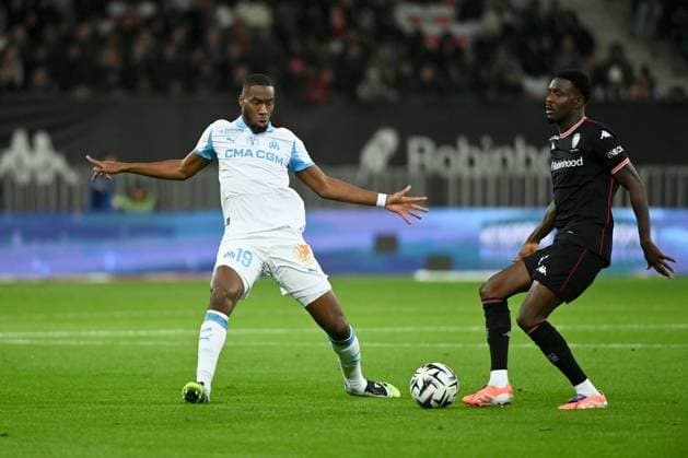 OGC Nice v Olympique de Marseille - Ligue 1 McDonald s 2025 2026 99 Salis ABDUL SAMED (ogcn) - 19 Geoffrey KONDOGBIA (om) during the Ligue 1 McDonald s match between OGC Nice and Olympique de Marseille at Allianz Riviera on November 21, 2025 in Nice, France. Nice France  Copyright: xFEPx 776348205