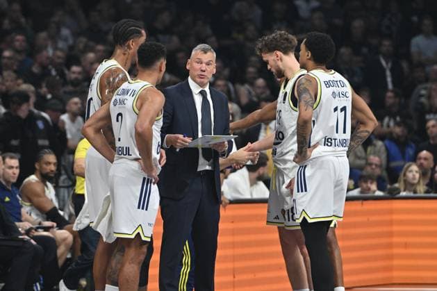 PARTIZAN vs FENERBAHCE ISTANBUL SARUNAS JASIKEVICIUS coach basketball Partizan vs Fenerbahce Istanbul Euroleague match at Beogradska arena, Belgrade 21.11.2025 Foto: BASKETBALL, EUROLEAGUE, PARTIZAN, FENERBAHCE ISTANBUL Belgrade Stark Belgrade arena Serbia Copyright: xMarkoxMetlas xMNxPressx