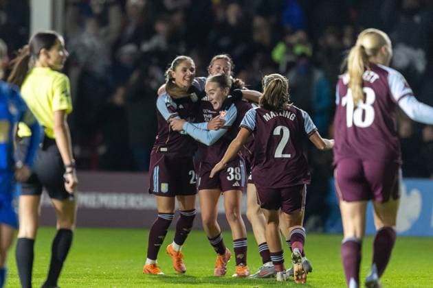 Aston Villa Women v Birmingham City Women Subway Women s League Cup 21 11 2025. GOAL scores 3-2 Aston Villa Women defender Rachel Maltby (38) scores and celebrates with team mates during the Subway Women s League Cup match between Aston Villa Women and Birmingham City Women at the Banks s Stadium, Walsall, England on 21 November 2025. Editorial use only DataCo restrictions apply See www.football-dataco.com , Copyright: xManjitxNarotrax PSI-23233-0042