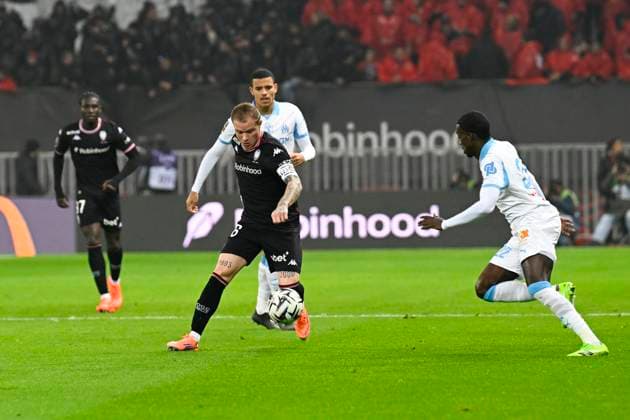 FOOTBALL : OGC Nice VS Olympique de Marseille - Ligue 1 McDonald s - 21 11 2025 Melvin Bard (OGC Nice) - Ligue 1 McDonald™s match between OGC Nice and Olympique de Marseille on November 21, 2025 at the Allianz Riviera Stadium in Nice. NiceFrance  Copyright: xWilliamxCannarellax