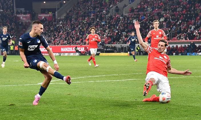 21 11 2025, xhbx, Soccer 1 Bundesliga, FSV Mainz 05 TSG Hoffenheim v l David Jurasek TSG 1899 Hoffenheim DFL DFB REGULATIONS PROHIBIT ANY USE OF PHOTOGRAPHS as IMAGE SEQUENCES and or QUASI VIDEO Mainz