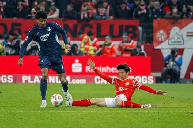 Bernardo TSG Hoffenheim, 13 and Sota Kawasaki 1 FSV Mainz, 24 in duel , Germany, Soccer, 1 Bundesliga, Matchday 11, 2025 2026, 1 FSV Mainz vs TSG 1899 Hoffenheim, 21 11 2025, Mewa Arena, Mainz, Germany Mainz Mewa Arena Rheinland Pfalz Germany Copyright: xGrantxHubbsx