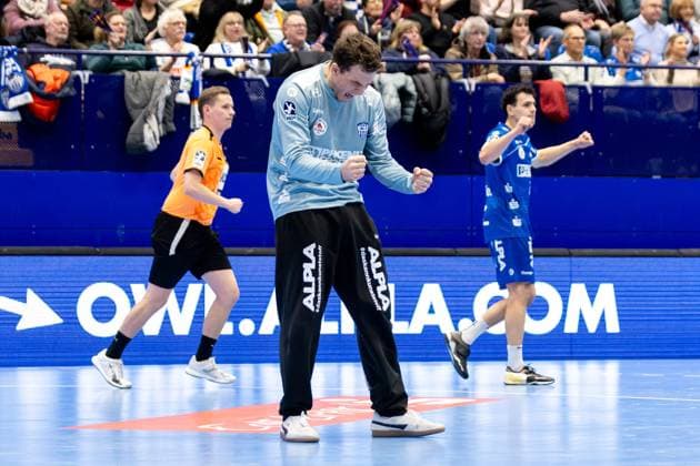 21 11 2025, xkwix, Handball, 1 Handball Bundesliga, DAIKIN HBL 2025 26, TBV Lemgo Lippe ThSV Eisenach, PHOENIX CONTACT Arena Constantin Möstl TBV Lemgo Lippe 1 beim Jubel NRW Germany