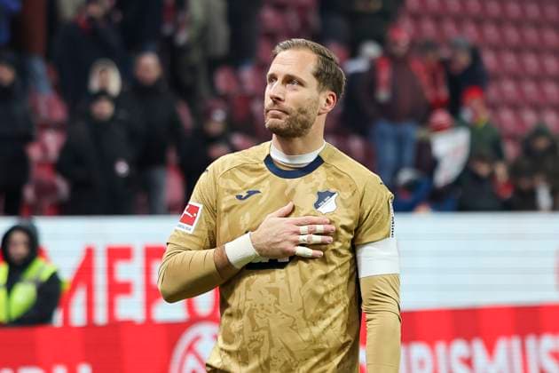 Oliver Baumann TSG Hoffenheim, 01 after the match with the fans , Germany, Football, 1 Bundesliga, Matchday 11, 2025 2026, 1 FSV Mainz vs TSG 1899 Hoffenheim, 21 11 2025, Mewa Arena, Mainz, Germany Mainz Mewa Arena Rheinland Pfalz Germany Copyright: xGrantxHubbsx