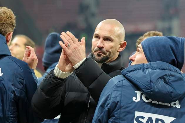 Christian Ilzer TSG Hoffenheim coach after the match with the fans , Germany, Football, 1 Bundesliga, Matchday 11, 2025 2026, 1 FSV Mainz vs TSG 1899 Hoffenheim, 21 11 2025, Mewa Arena, Mainz, Germany Mainz Mewa Arena Rheinland Pfalz Germany Copyright: xGrantxHubbsx
