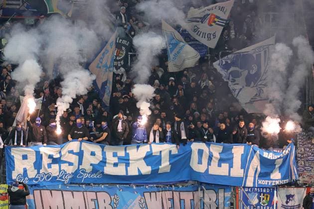 Mainz, Germany 21 November 2025 1 BL 2025 2026 FSV Mainz 05 vs TSG 1899 Hoffenheim In the picture Hoffenheim fans celebrate Oliver Baumanns 500 league match with banner and pyro DFL regulations prohibit any use of photographs as image sequences and or quasi video Mewa Arena Rheinland Pfalz Copyright: xFotostandx xRacochax