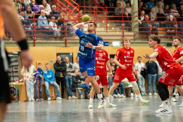 Handball I Men I Season 2025 2026 I 3 League I 12 Matchday I TV Bittenfeld 2 TSV Neuhausen Filder 1898 I 21 11 2025 Alexander Bischoff 18, TV Bittenfeld 2 im Wurf Waiblingen Gemeindehalle Bittenfeld Baden Württemberg Germany Copyright: xLobeca MaxxPetershansx