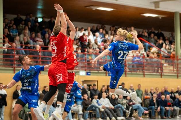 Handball I Men I Season 2025 2026 I 3 League I 12 Matchday I TV Bittenfeld 2 TSV Neuhausen Filder 1898 I 21 11 2025 Fabian Lucas 27, TV Bittenfeld 2 im Wurf Waiblingen Gemeindehalle Bittenfeld Baden Württemberg Germany Copyright: xLobeca MaxxPetershansx