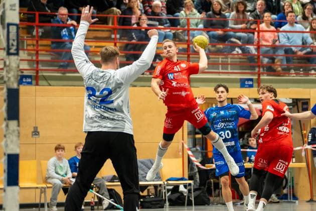 Handball I Men I Season 2025 2026 I 3 League I 12 Matchday I TV Bittenfeld 2 TSV Neuhausen Filder 1898 I 21 11 2025 Philipp Keppeler 41, TSV Neuhausen im Wurf Waiblingen Gemeindehalle Bittenfeld Baden Württemberg Germany Copyright: xLobeca MaxxPetershansx