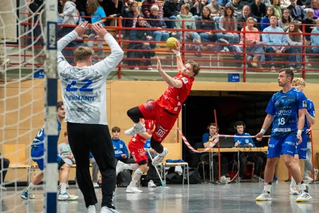 Handball I Men I Season 2025 2026 I 3 League I 12 Matchday I TV Bittenfeld 2 TSV Neuhausen Filder 1898 I 21 11 2025 Tobias Haag 14, TSV Neuhausen im Wurf Waiblingen Gemeindehalle Bittenfeld Baden Württemberg Germany Copyright: xLobeca MaxxPetershansx