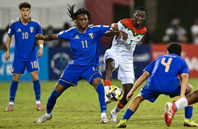 Italy v Burkina Faso : Quarter-final- FIFA U-17 World Cup Qatar 2025 Destiny Elimoghale of Italy and Ismael Zalle of Burkina Faso in action during the FIFA U-17 World Cup Qatar 2025 Quarter-final match between Italy and Burkina Faso in Doha, Qatar, on November 21, 2025. DOHA Qatar Copyright: xNOUSHADxTHEKKAYILx