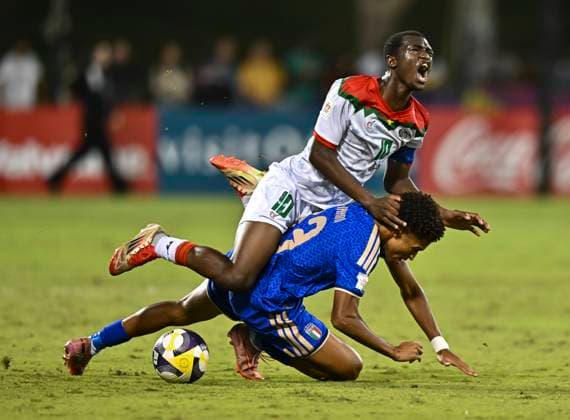 Italy v Burkina Faso : Quarter-final- FIFA U-17 World Cup Qatar 2025 David Marini of Italy and Cherif Barro of Burkina Faso in action during the FIFA U-17 World Cup Qatar 2025 Quarter-final match between Italy and Burkina Faso in Doha, Qatar, on November 21, 2025. DOHA Qatar Copyright: xNOUSHADxTHEKKAYILx