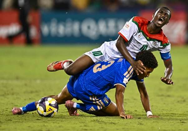 Italy v Burkina Faso : Quarter-final- FIFA U-17 World Cup Qatar 2025 David Marini of Italy and Cherif Barro of Burkina Faso in action during the FIFA U-17 World Cup Qatar 2025 Quarter-final match between Italy and Burkina Faso in Doha, Qatar, on November 21, 2025. DOHA Qatar Copyright: xNOUSHADxTHEKKAYILx