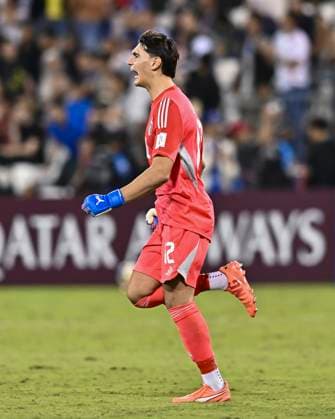 Italy v Burkina Faso : Quarter-final- FIFA U-17 World Cup Qatar 2025 Goalkeeper Alessandro Longoni of Italy celebrates after winning the FIFA U-17 World Cup Qatar 2025 Quarter-final match between Italy and Burkina Faso in Doha, Qatar, on November 21, 2025. DOHA Qatar Copyright: xNOUSHADxTHEKKAYILx