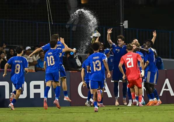 Italy v Burkina Faso : Quarter-final- FIFA U-17 World Cup Qatar 2025 Players of Italy celebrate after winning the FIFA U-17 World Cup Qatar 2025 Quarter-final match between Italy and Burkina Faso in Doha, Qatar, on November 21, 2025. DOHA Qatar Copyright: xNOUSHADxTHEKKAYILx