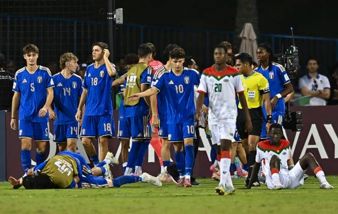 Italy v Burkina Faso : Quarter-final- FIFA U-17 World Cup Qatar 2025 Players of Italy celebrate after winning the FIFA U-17 World Cup Qatar 2025 Quarter-final match between Italy and Burkina Faso in Doha, Qatar, on November 21, 2025. DOHA Qatar Copyright: xNOUSHADxTHEKKAYILx