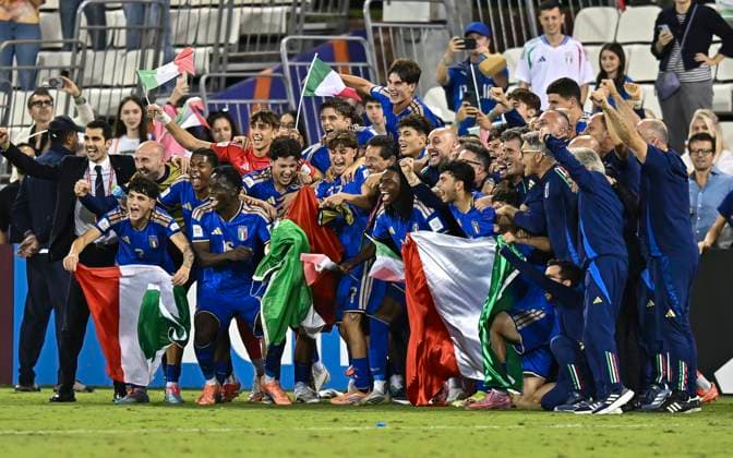 Italy v Burkina Faso : Quarter-final- FIFA U-17 World Cup Qatar 2025 Players of Italy celebrate after winning the FIFA U-17 World Cup Qatar 2025 Quarter-final match between Italy and Burkina Faso in Doha, Qatar, on November 21, 2025. DOHA Qatar Copyright: xNOUSHADxTHEKKAYILx