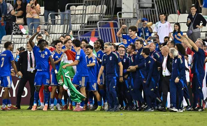 Italy v Burkina Faso : Quarter-final- FIFA U-17 World Cup Qatar 2025 Players of Italy celebrate after winning the FIFA U-17 World Cup Qatar 2025 Quarter-final match between Italy and Burkina Faso in Doha, Qatar, on November 21, 2025. DOHA Qatar Copyright: xNOUSHADxTHEKKAYILx