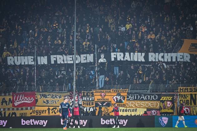 Germany, Football, 2 Bundesliga, Matchday 13, 2025 2026, VfL Bochum vs Dynamo Dresden, 21 11 2025, Vonovia Ruhrstadion, Bochum, Germany, Banner of the fans of Dynamo Dresden in memory of Frank Richter Copyright: xMarkusxVerwimpx
